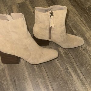 Blondo booties size 7M, color beige, worn twice in perfect conditions